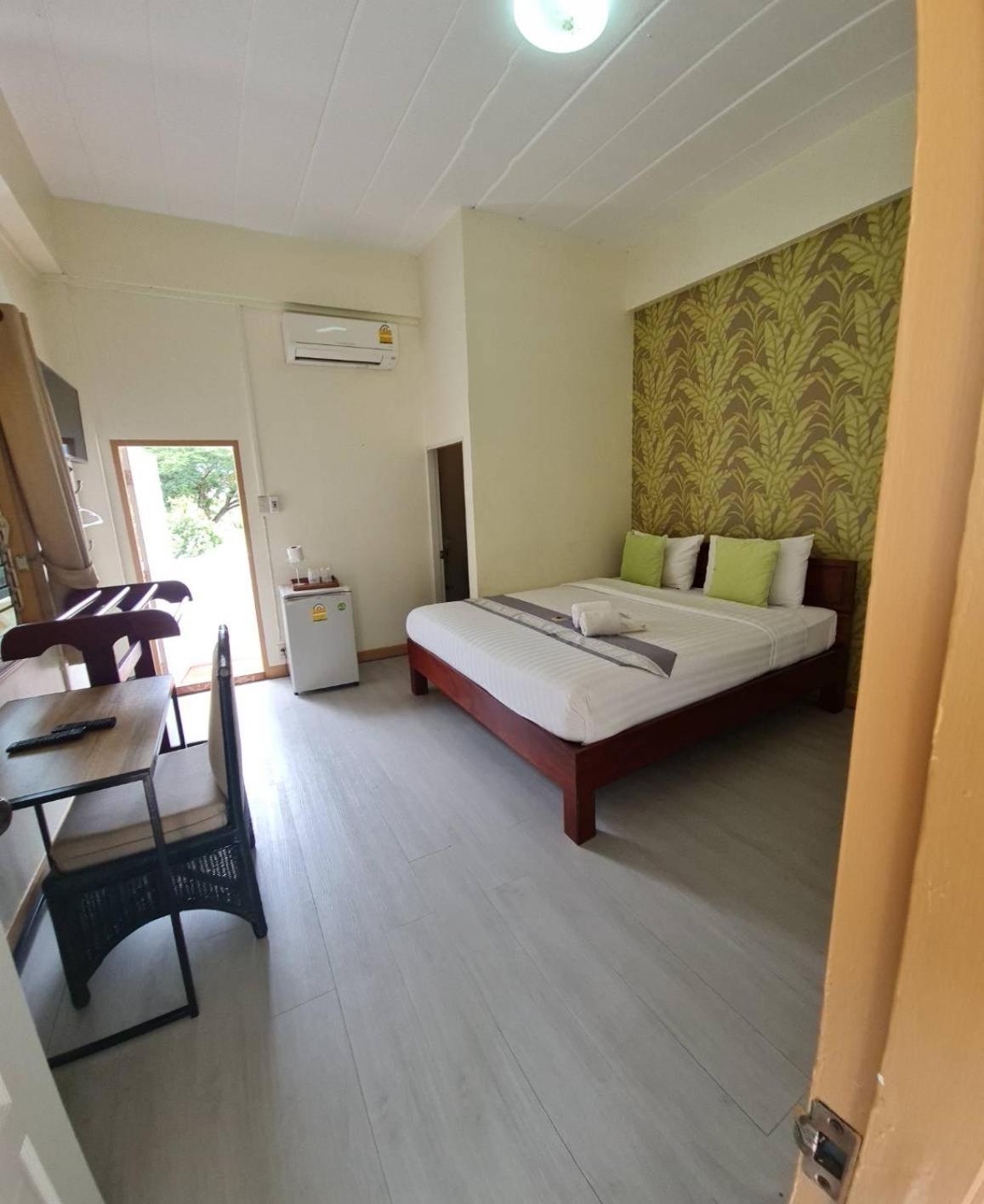 88 Backpackers Hua Hin Hotel Exterior photo