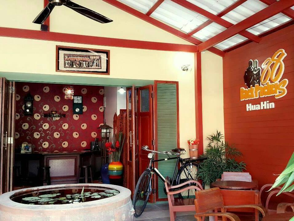 88 Backpackers Hua Hin Hotel Exterior photo