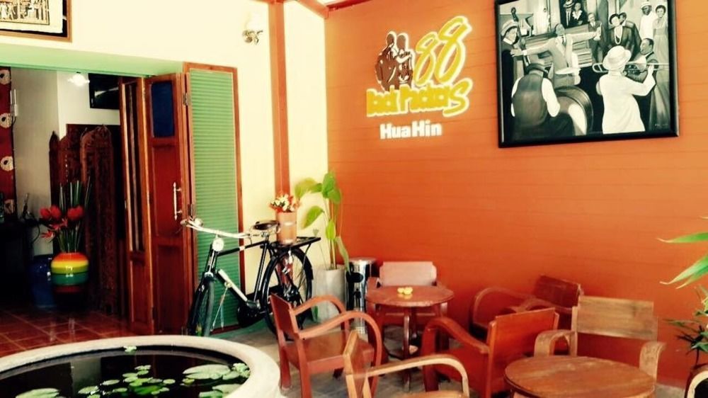 88 Backpackers Hua Hin Hotel Exterior photo